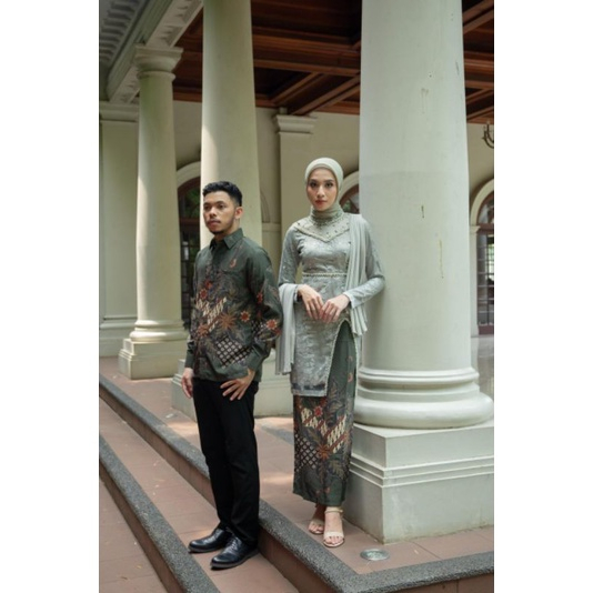 ORI AKITA - HANNA SAGE Batik Couple Kebaya Modern Kebaya Wisuda Lamaran Baju Tunangan Batik Brukat T