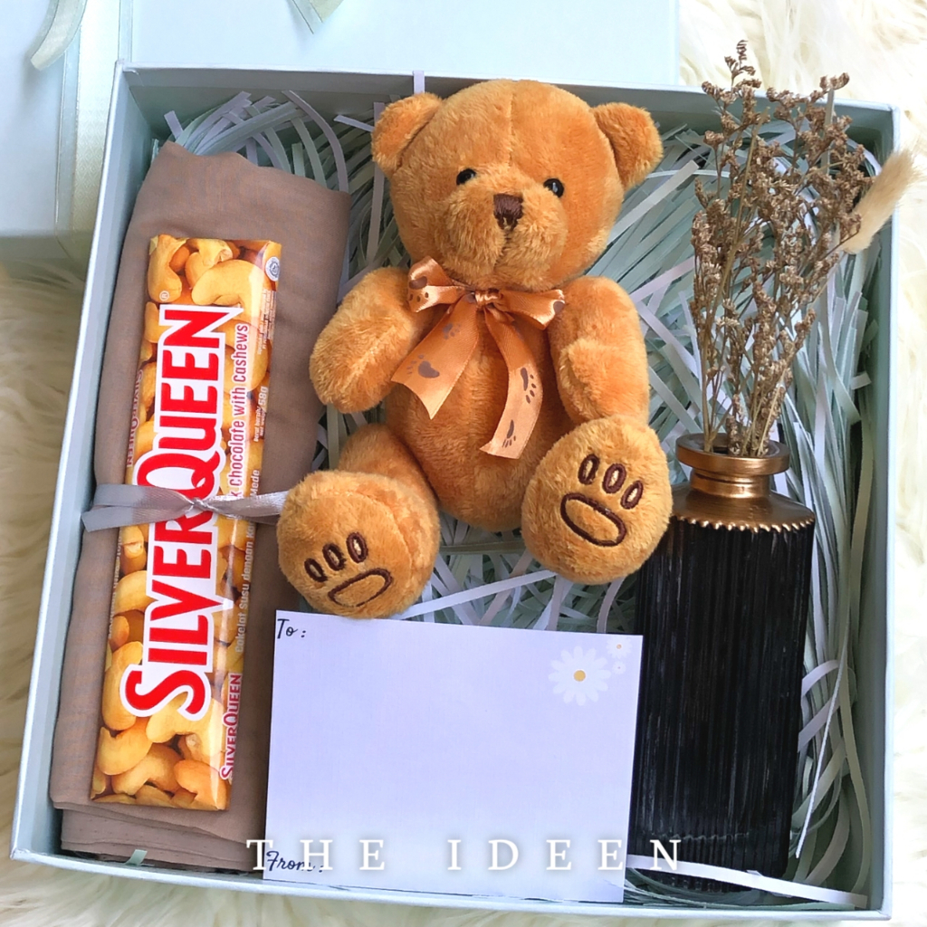 THE IDEEN - 008-03 | HAMPERS GREEN CEWEK HIJAB SEGIEMPAT TEDDY BEAR VAS BUNGA FREE KARTU UCAPAN | GIFT SET HARD BOX PREMIUM | KADO HARI GURU WISUDA GRADUATION ANNIVERSARY PERNIKAHAN ULANG TAHUN | BINGKISAN PARSEL SOUVENIR HADIAH WEDDING LEBARAN IDUL FITRI