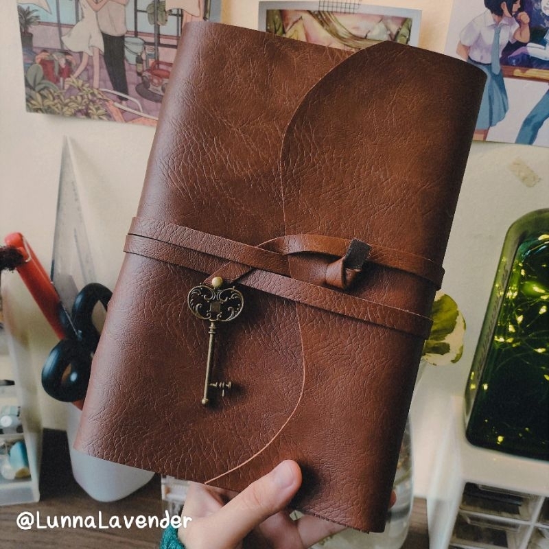 

Brown Traveler's Journal Binder A5 with Vintage Key