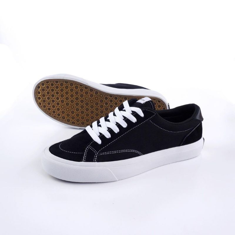 SEPATU SNEAKERS MOOS OX VENUS BLACK WHITE 100% ORIGINAL SEPATU PRIA & WANITA