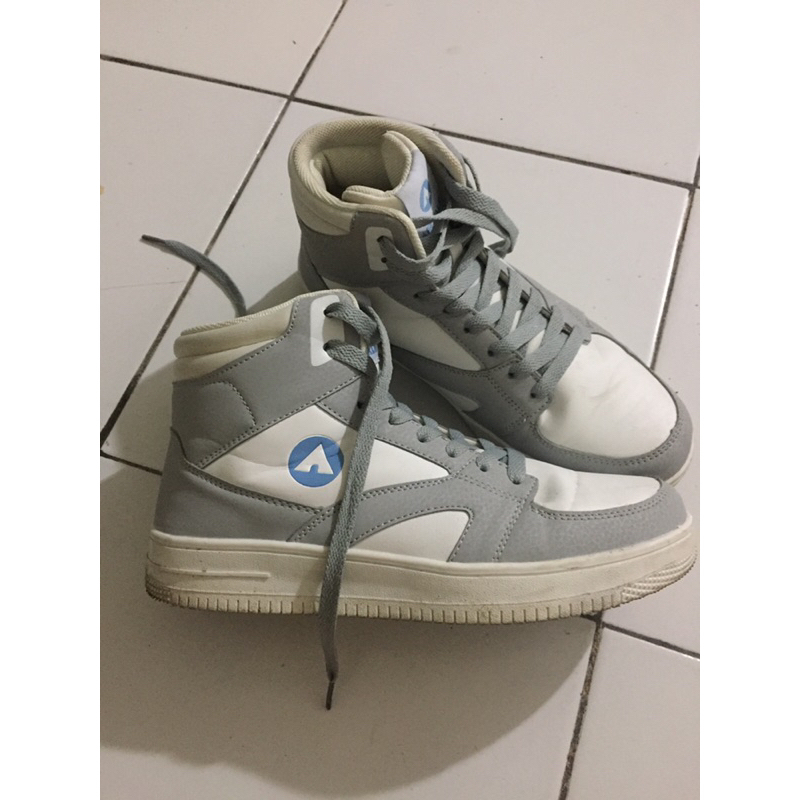 sepatu airwalk size 37 6,5 6.5 putih abu abu grey white high knee basketball ori original branded sport station unisex sneakers