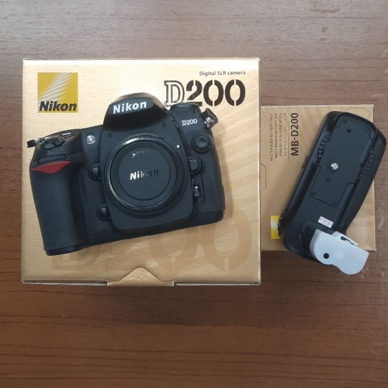 Kamera Nikon D200 BO BG MB D200 Full Set