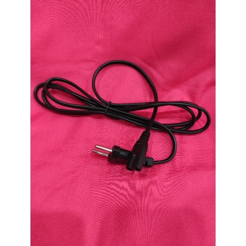 Kabel AC angka 8