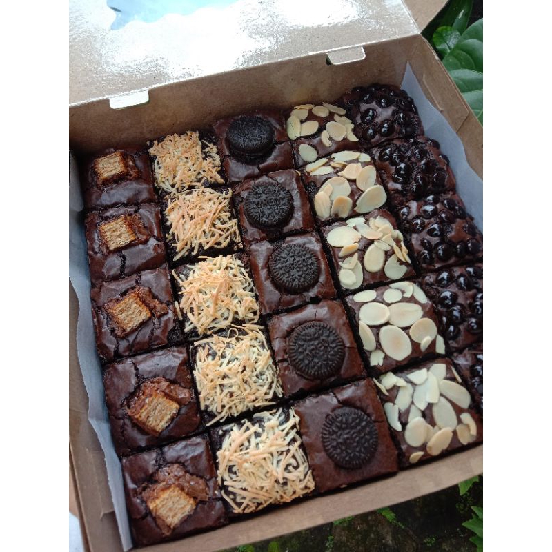 

Fudgy Brownies brownies panggang besar size 20x20 cm