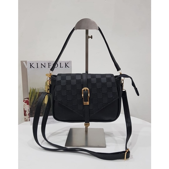 Tas slempang HLNA fashion Slingbag wanita terbaru