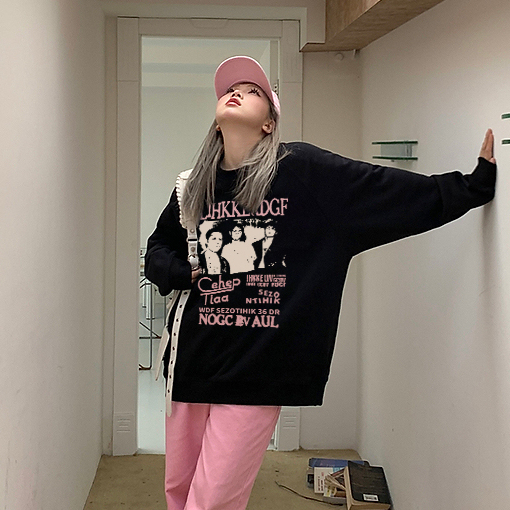 switer hitam wanita/lengan panjang american retro letter graffiti print sweter oversize wanita rap hip hop sweater motif