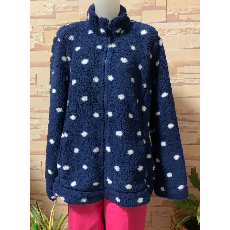 Jaket beludru wanita