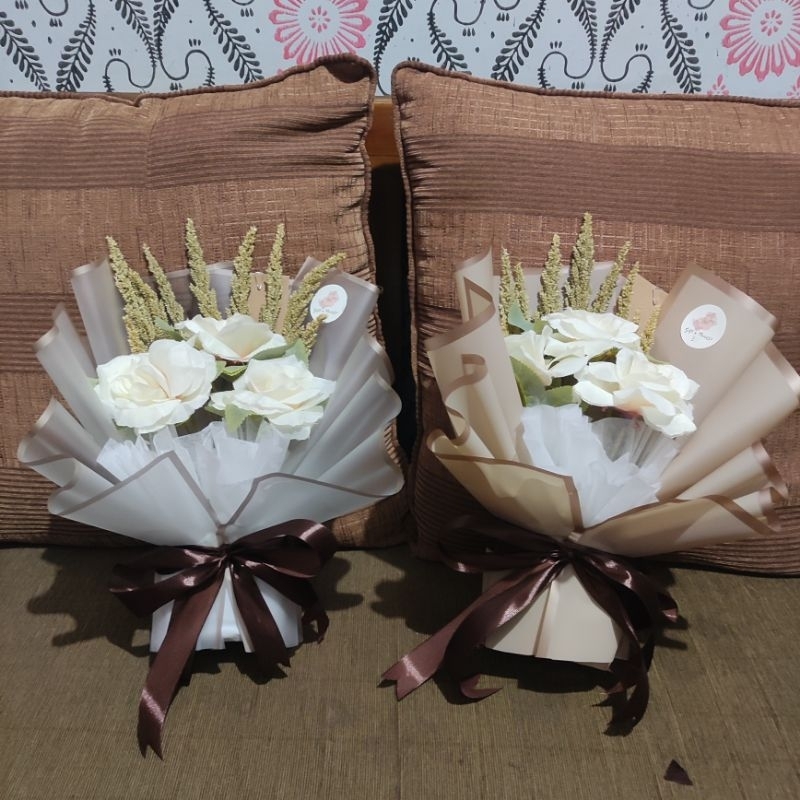Buket bunga mawar putih / Bouquet mawar putih