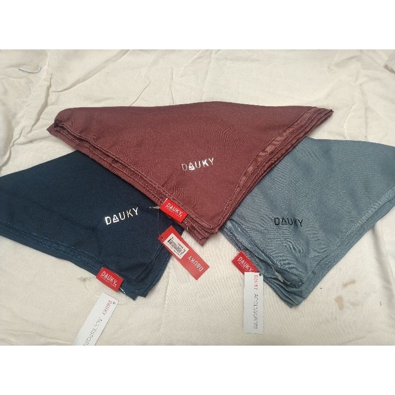 hijab dauky polos hijab segiempat hijab silver hijab abu hijab silky