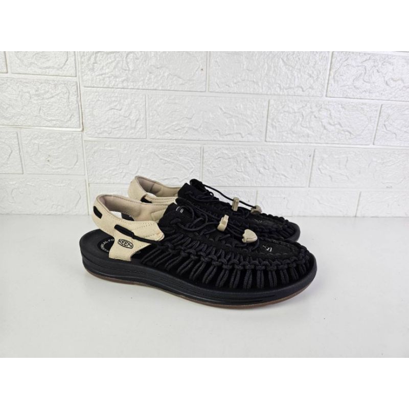 Keen Uneek sandal black cream