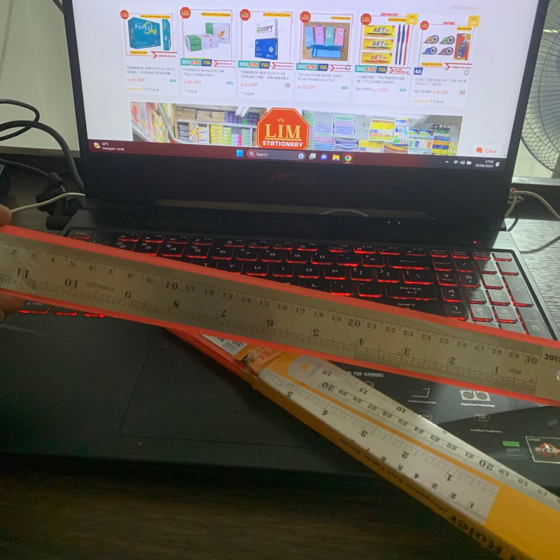 

(DAPAT 12 PCS) Joyko Penggaris Besi 30cm Stainless Steel