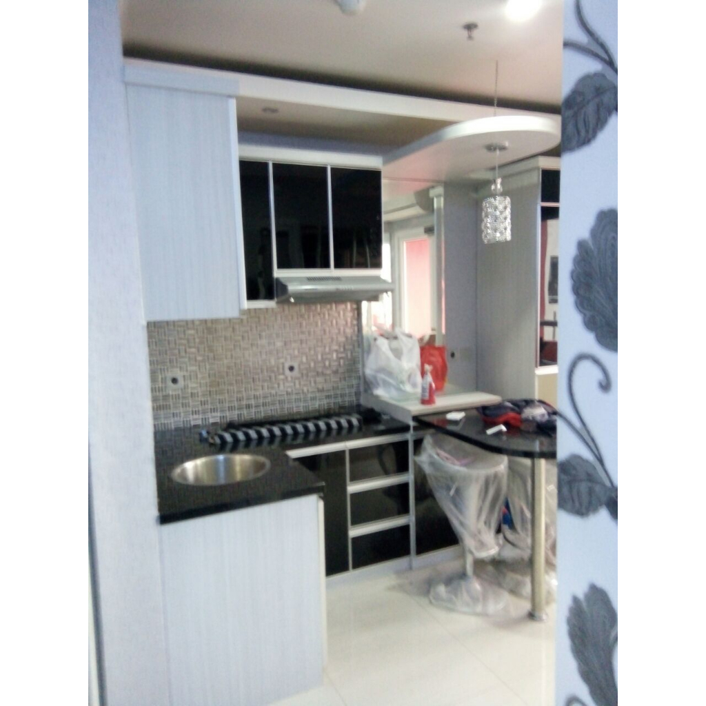 lemari dapur aluminium dan kaca