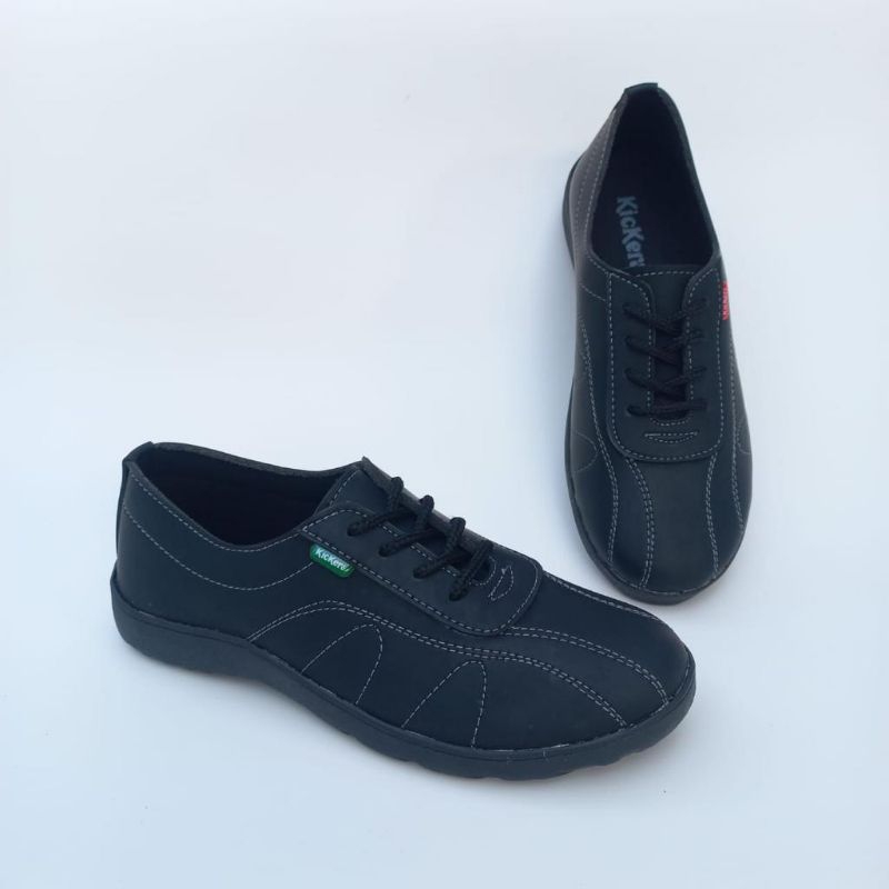 sepatu sekolah wanita hitam  sneakers hitam polos. SP new