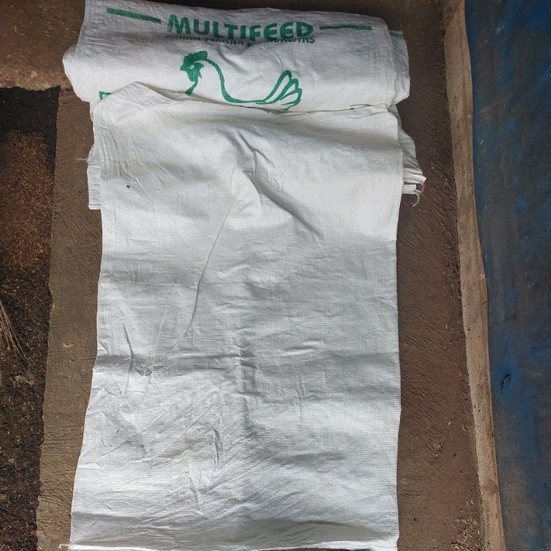 karung bekas pakan ayam untuk kapasitas 50 kg
