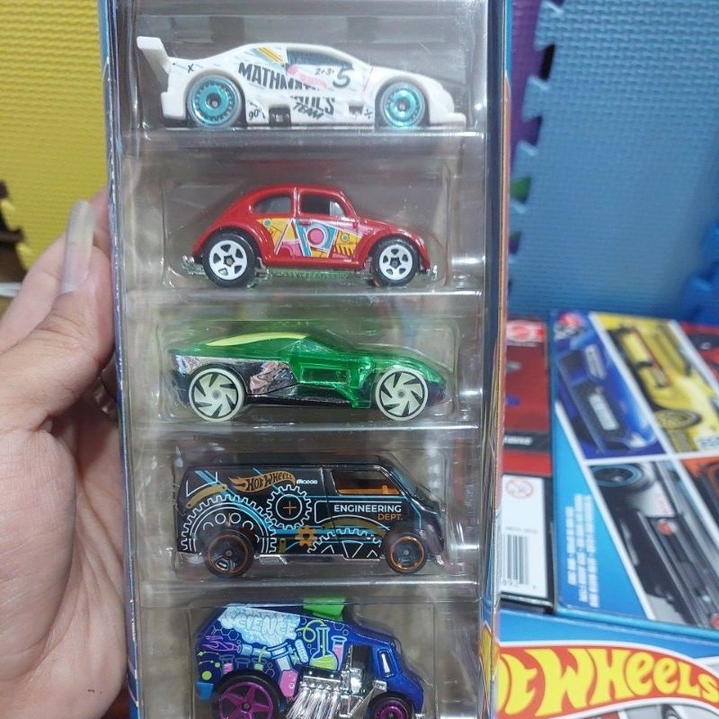 hot wheels original isi 5/box.hot wheels hw design lab