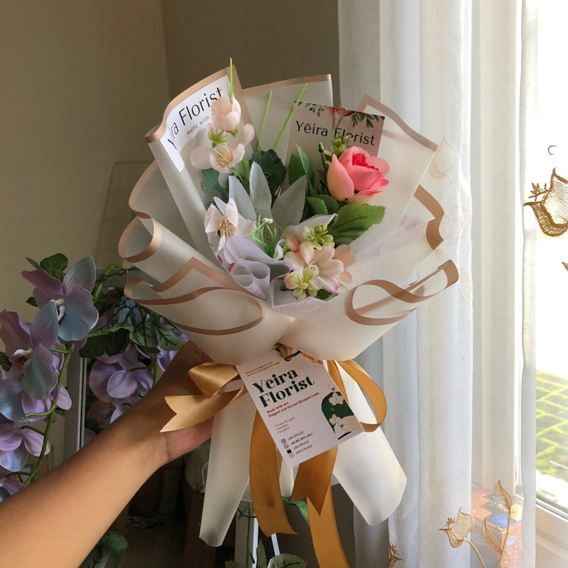 SMALL BOUQUET BUKET BUNGA KECIL PALSU KADO GRADUATION by YEIRAFLORIST MAGELANG
