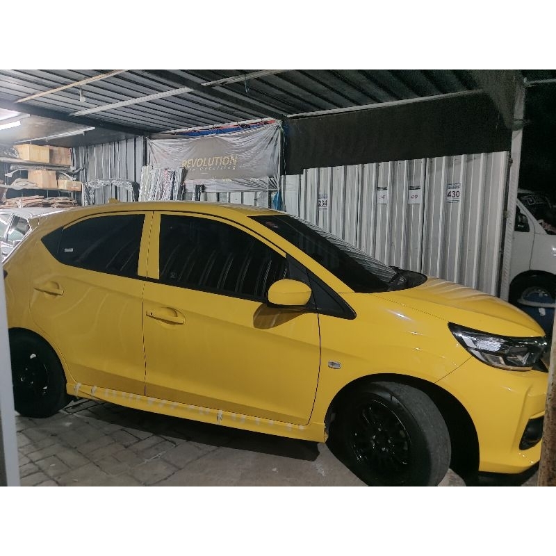 Side skirt all new brio 2018-2023 Carnival yellow