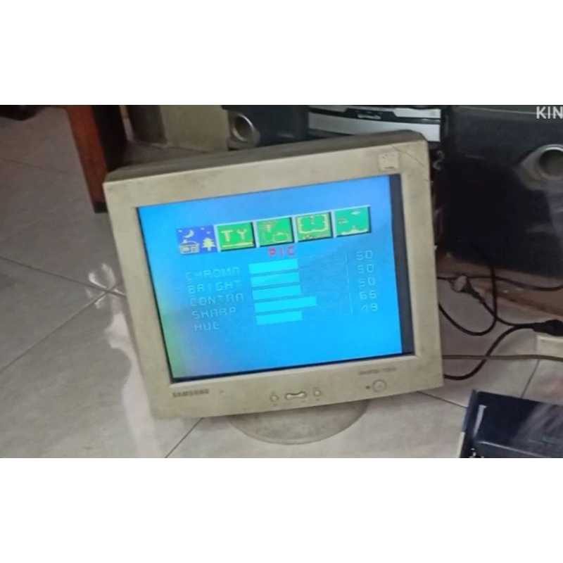 Monitor CRT Flat Samsung Samtron 77DFX