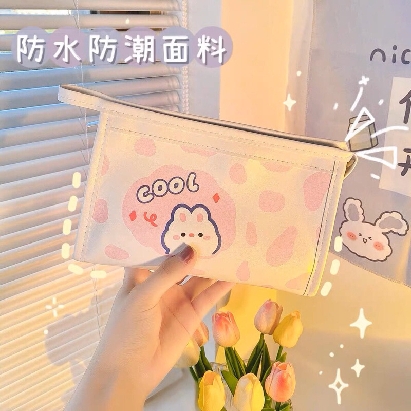 READY STOCK BISA COD - TEMPAT PENSIL BENING TRANSPARAN KARAKTER KARTUN HEWAN LUCU DESAIN ANAK PEREMPUAN KAWAII GAYA REMAJA CEWEK KOREA FANCY KPOP ELEGAN MEWAH VIRAL MURAH PREMIUM WADAH ALAT TULIS POUCH ZIPPER DOMPET TAS TRAVEL TAHAN AIR PINK AESTHETIC