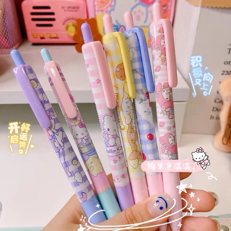 READY STOCK BISA COD - PULPEN GEL BISA DIHAPUS TINTA BIRU HITAM ERASABLE PEN KARAKTER KARTUN HEWAN LUCU SANRIO KAWAII GAYA REMAJA CEWEK IDOL KPOP KOREA FANCY AESTHETIC MEWAH MURAH PREMIUM VIRAL MEKANIK CETEK RETRACABLE KUROMI HELLO KITTY CINNAMOROLL PINK