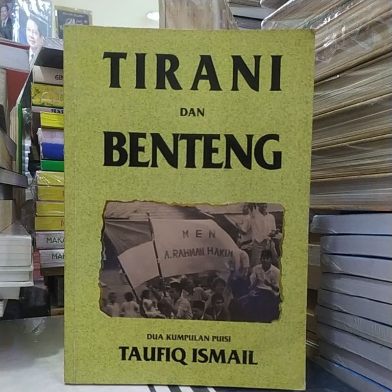 tirani dan benteng dua kumpulan puisi Taufiq Ismail