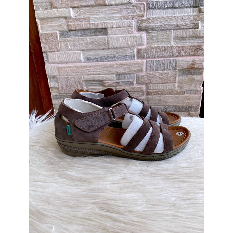 PSPGN.CO | BRAND KICKERS 3STRAPS WOMEN IN COFFEE SEPATU KULIT WANITA HEELS GLADIATOR VELCRO KASUAL S