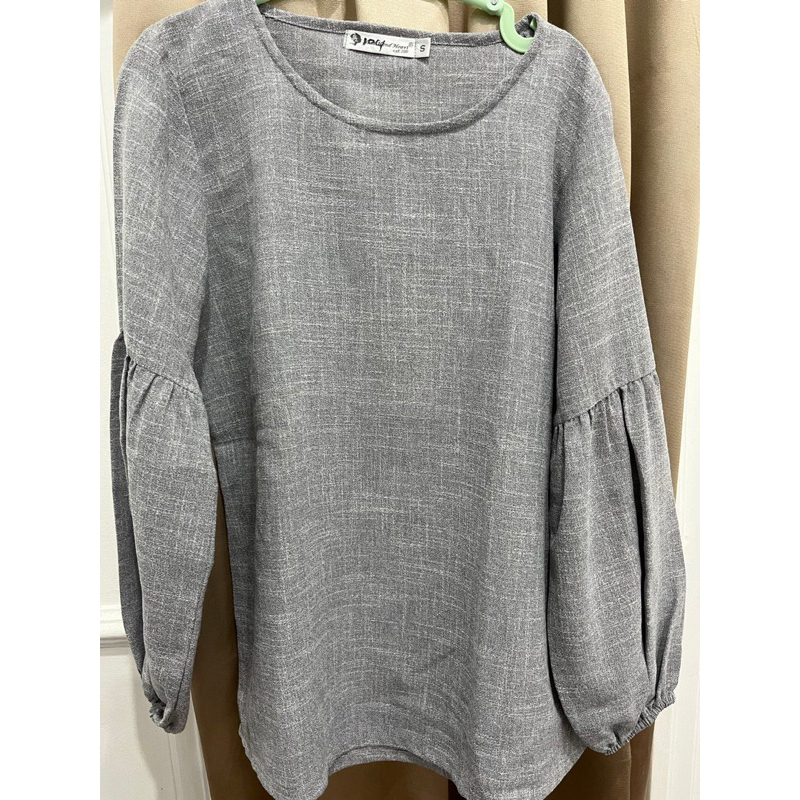 [BACA CAPTION SEBELUM CO] Grey Blouse 3H (Head Hand Heart)