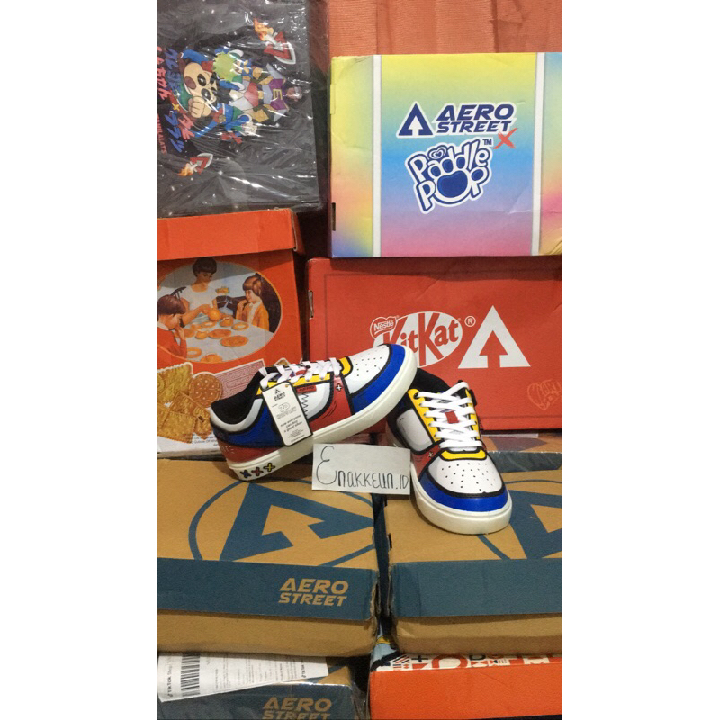 AEROSTREET 2D HOOPS LOW MERAH BIRU