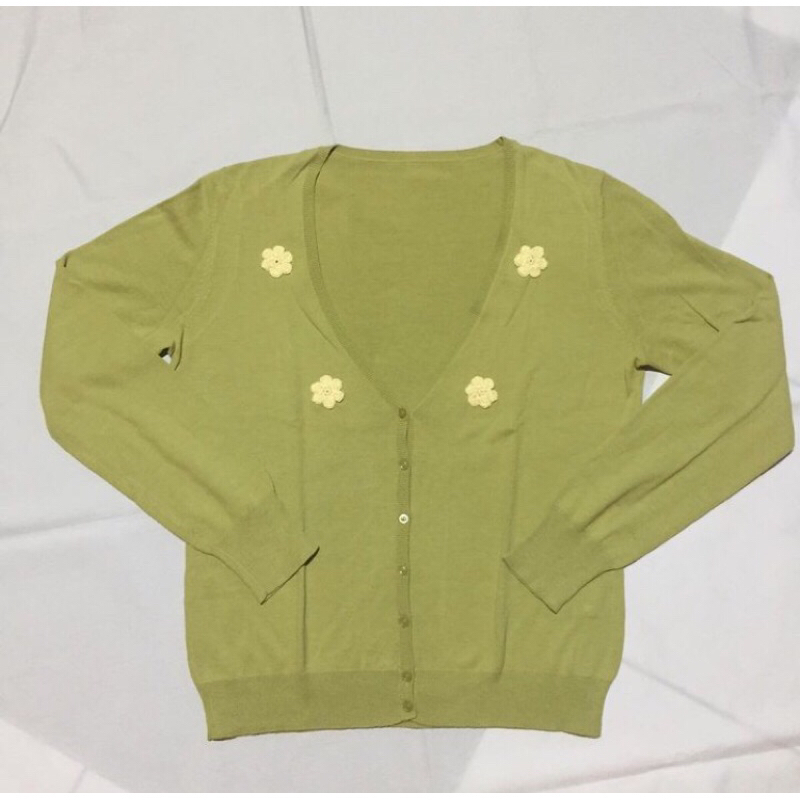 uniqlo olive cardigan