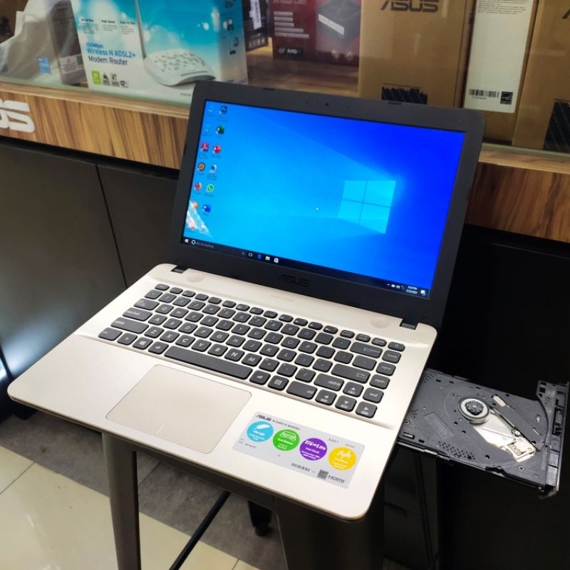 Laptop Leptop Asus X441 RAM 4GB SSD 128GB Baru dipake beberapa bulan mulus