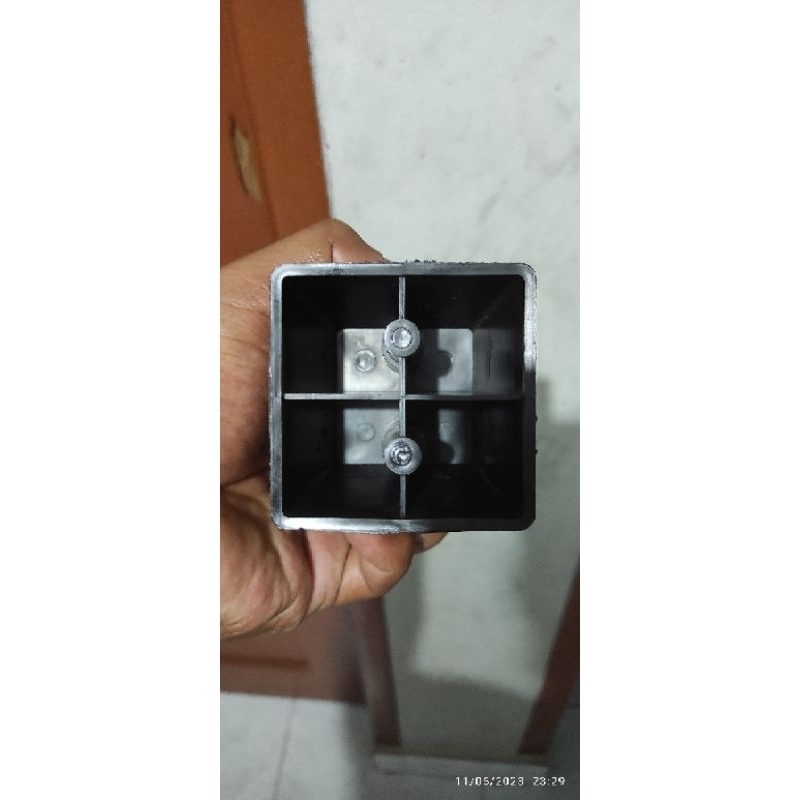 kaki kursi sofa plastik