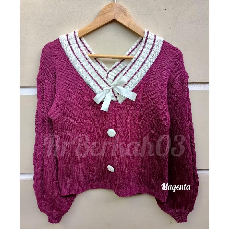 Sweater Vintage Pita Kerah V Premium Tebal