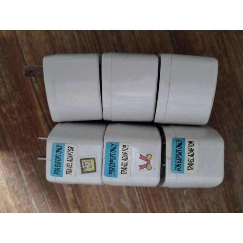 Colokan kaki tiga