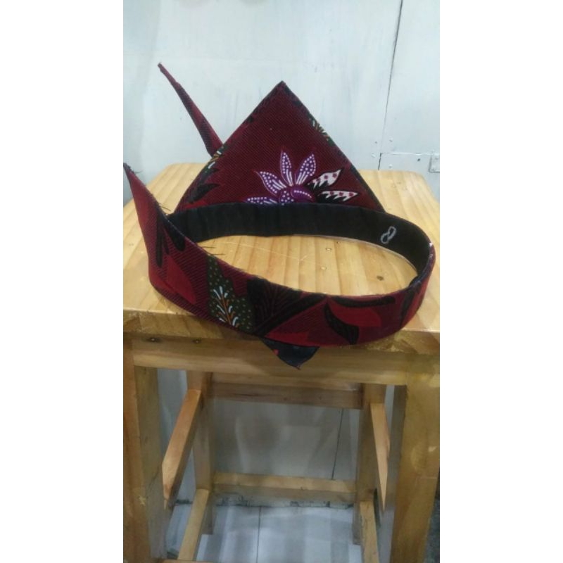 udeng bolong tari Remo