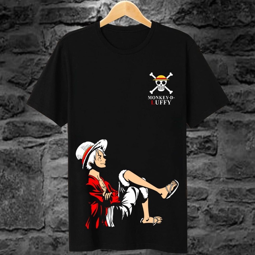 Kaos Tshirt Pria Terbaru Anime One Piece Luffy Duduk Nyender Warna Hitam Distro Lengan Pendek Motif Sablon Bergambar Keren