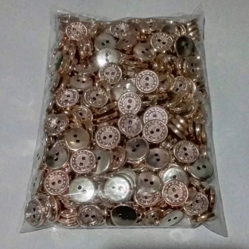 400 pcs Kancing kemeja gepeng UV GOLD 15mm L673 motif BINTIK lubang 2