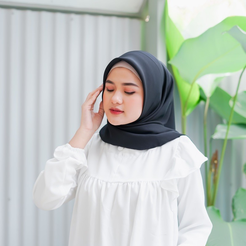 Hijab Bella Square Premium / Jilbab Segi Empat Bela Square Polos / Kerudung Segiempat Bella Square/ Grosir/Murah