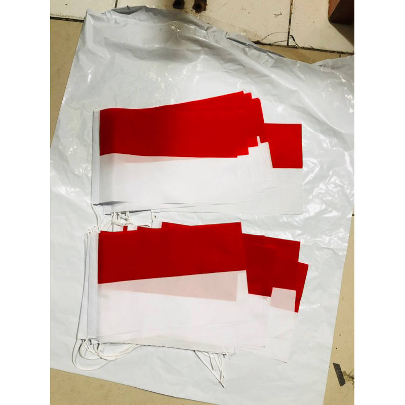 Bendera merah putih + tiang kayu meja satu set