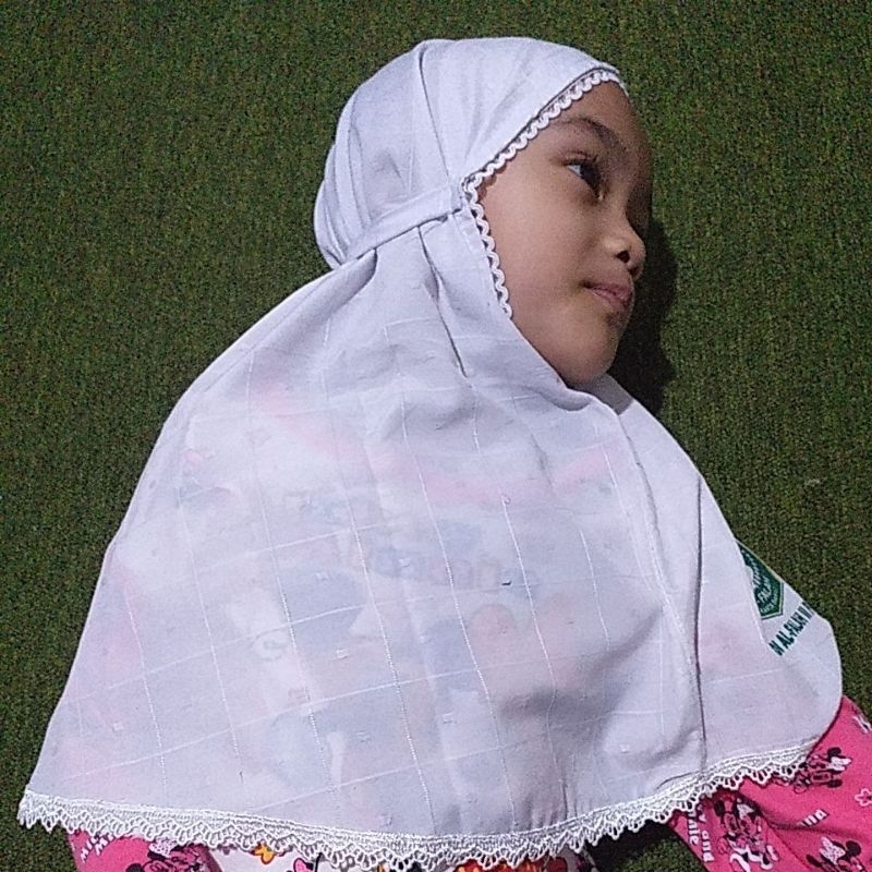 TSY JILBAB ANAK PANJANG 64CM LIST RENDA KATUN TANPA PET TALI IKAT TARIK BELAKANG PUTIH LOGO PRINTING