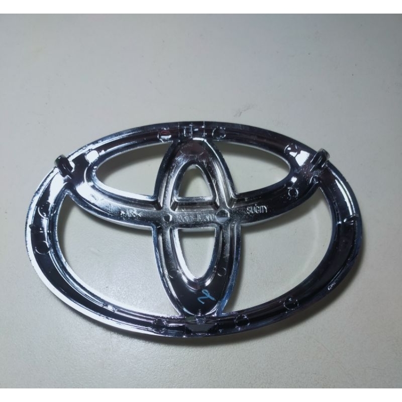 emblem logo grill depan all new rush Fortuner Hilux 2018-up original Toyota