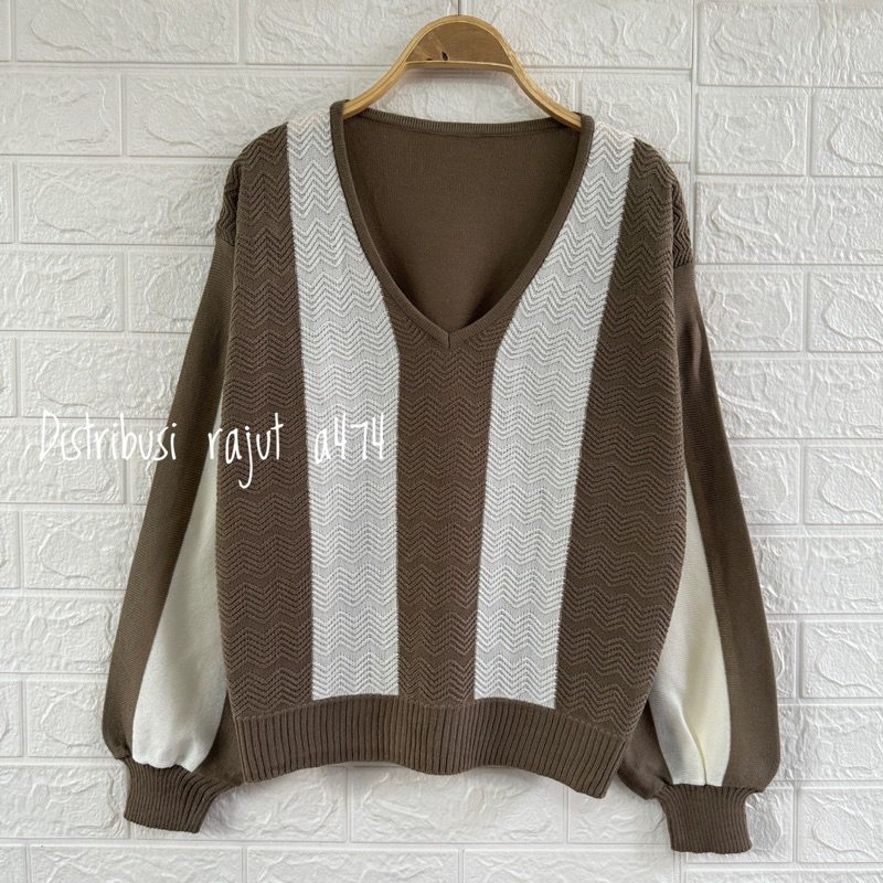 PRAMITA SWEATER RAJUT KERAH V MOTIF STRIPE WANITA