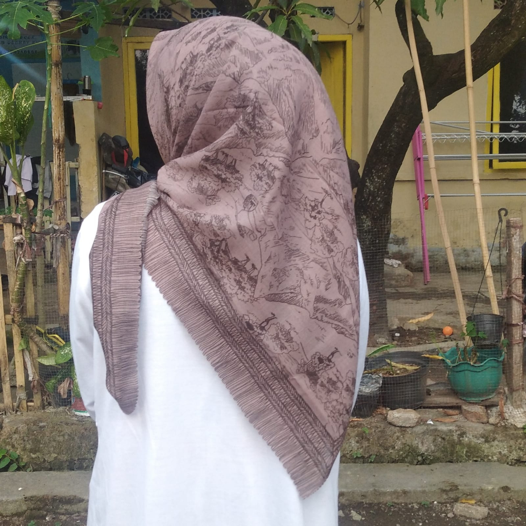 Hijab Segi Empat Voal Motif Bunga