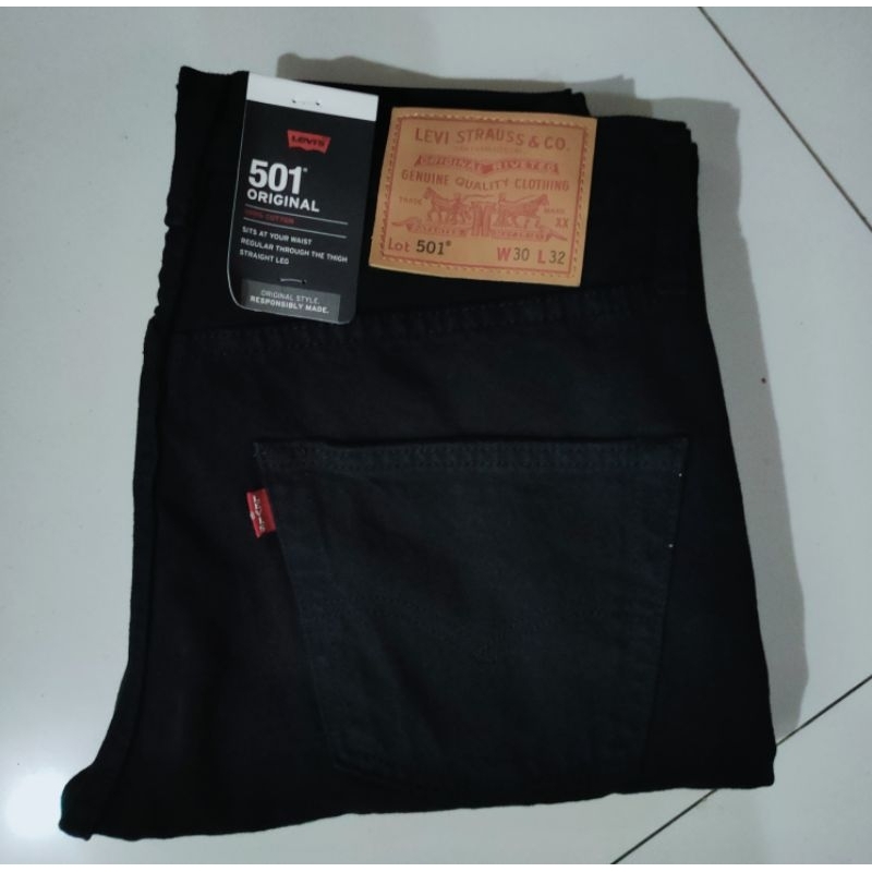 Levis 501 (Button) - Black - Celana Panjang Pria Import