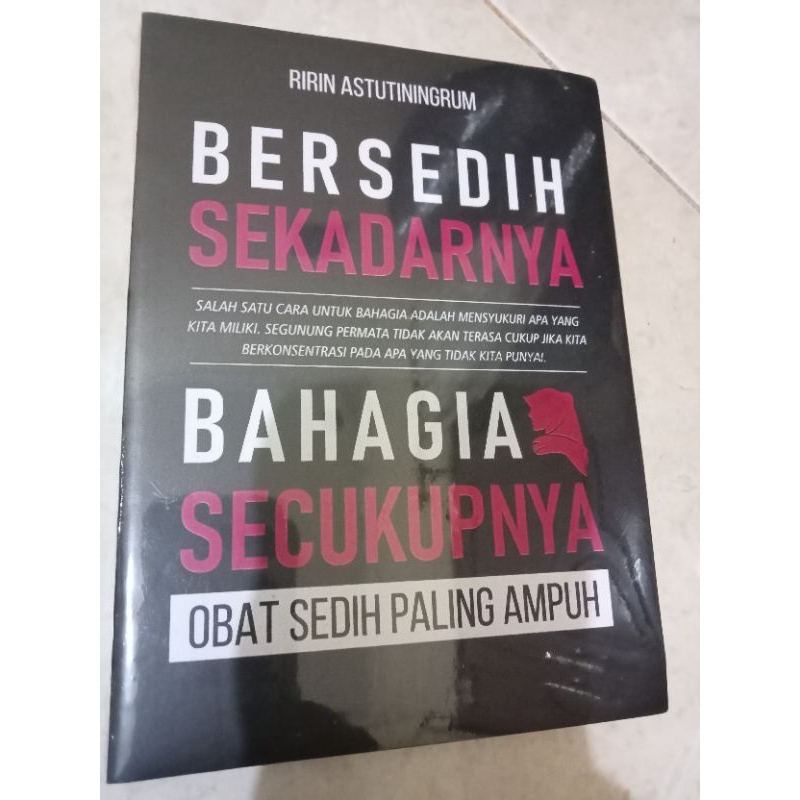 

Novel Bersedih Sekadarnya