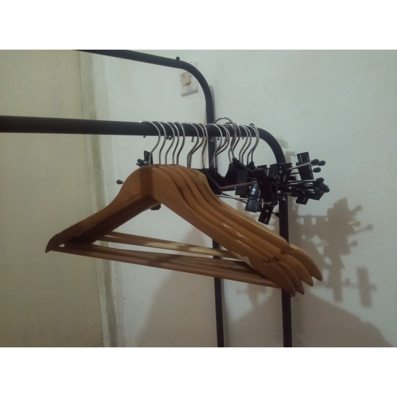 HANGER KAYU INFORMA