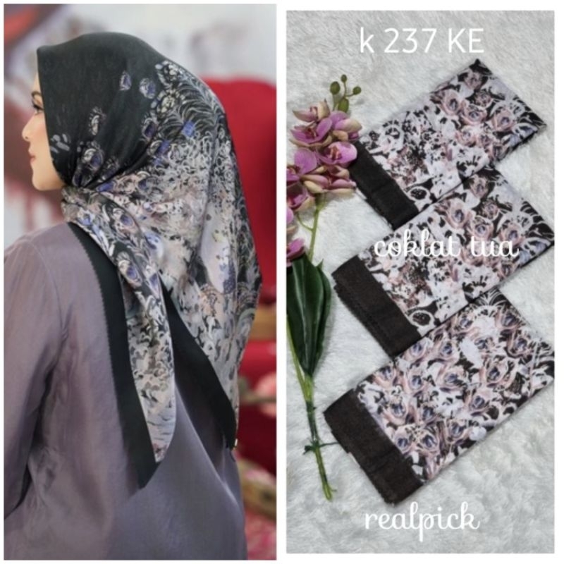 HIJAB SEGI EMPAT VOAL MOTIF MERAK HITAM