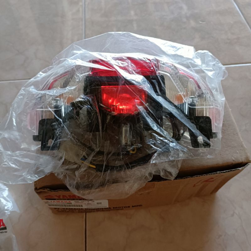 Lampu belakang f1zr original