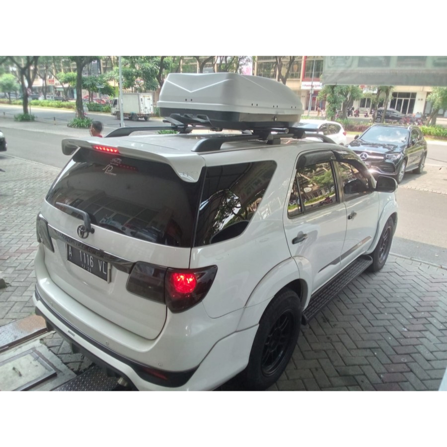 ROOF BOX ROOFBOX PUTIH FORTUNER