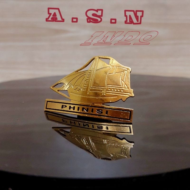 Lencana Phinisi Pin Phinisi Kuningan Magnet