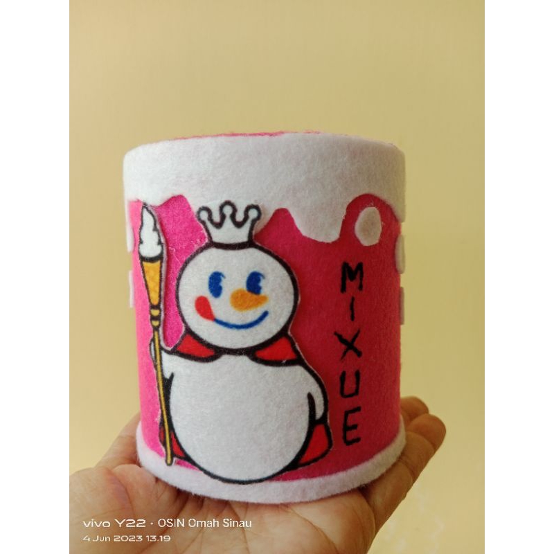 

Prakarya daur Ulang (tempat pensil MIXUE)